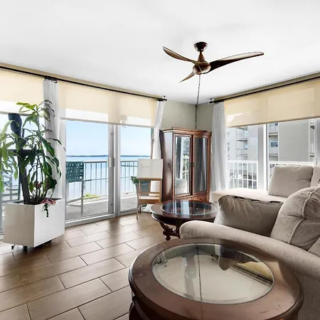 Villa Tristan Towers Unit 1E